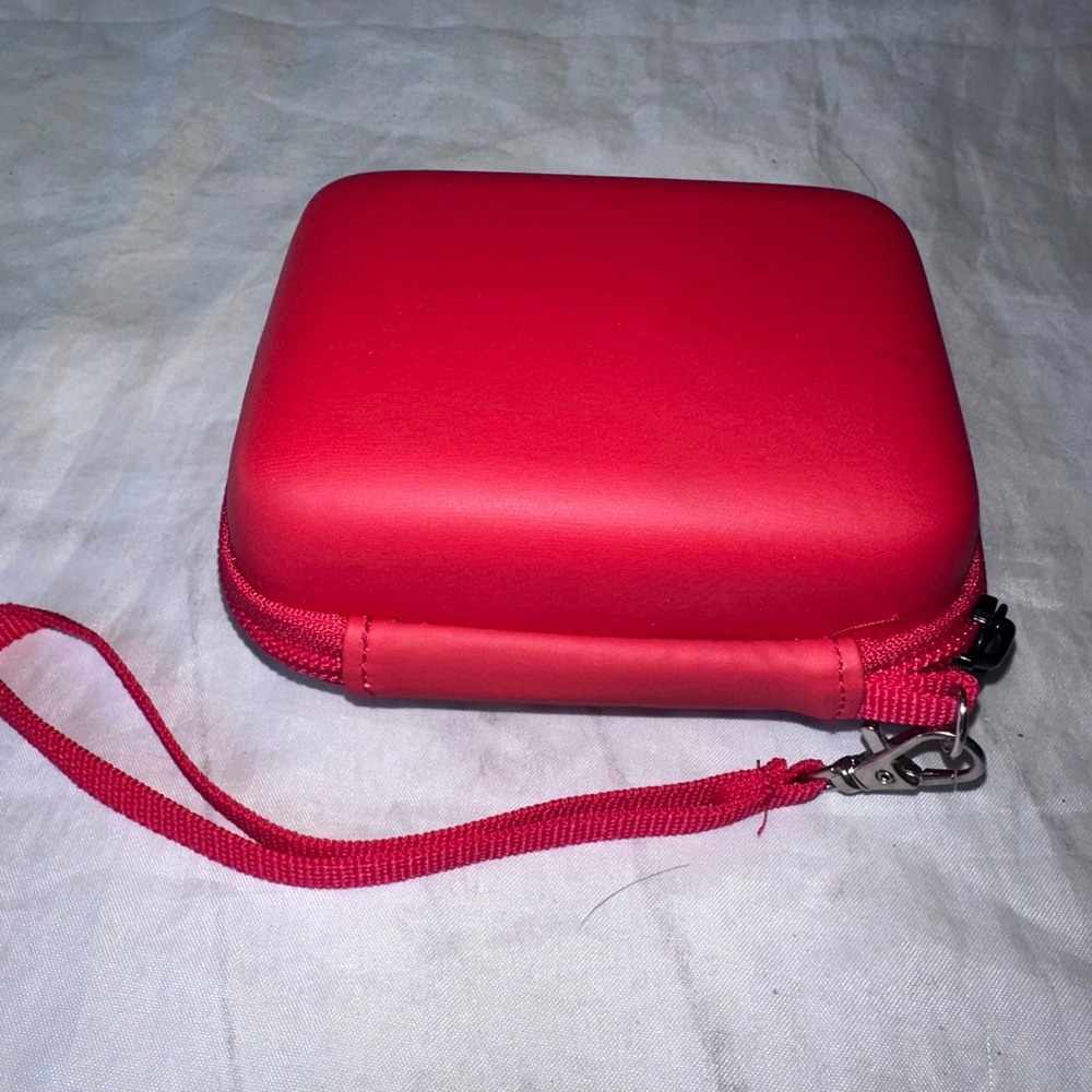 NWOT Comecase Protective Hard Shell Zipper Carrying Case Approx 3 1/2 x 4 1/2